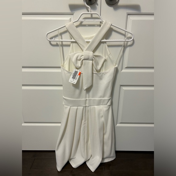 BNWT white mini dress with bow at back - Picture 2 of 2